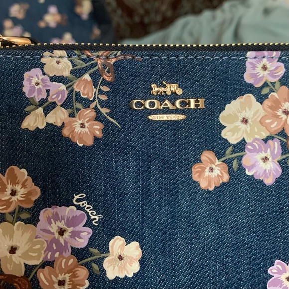COACH Wallet - Picture 3 of 5